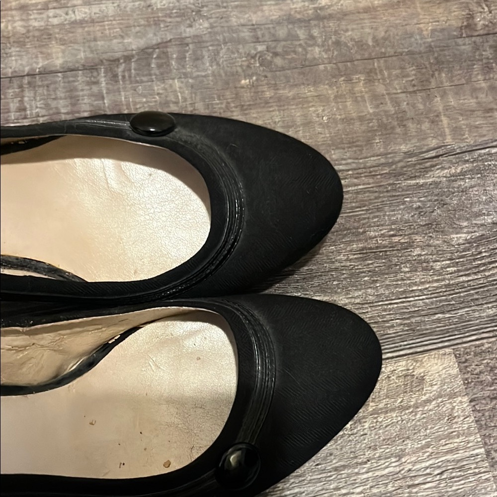 Nine West Black Platform Round-Toe Pumps with Button Detail - Picture 4 of 11